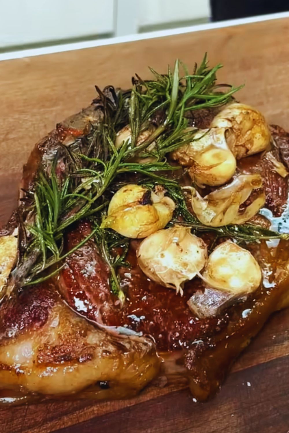 Garlic and Rosemary Beef Tips: A Rustic Gourmet Experience
